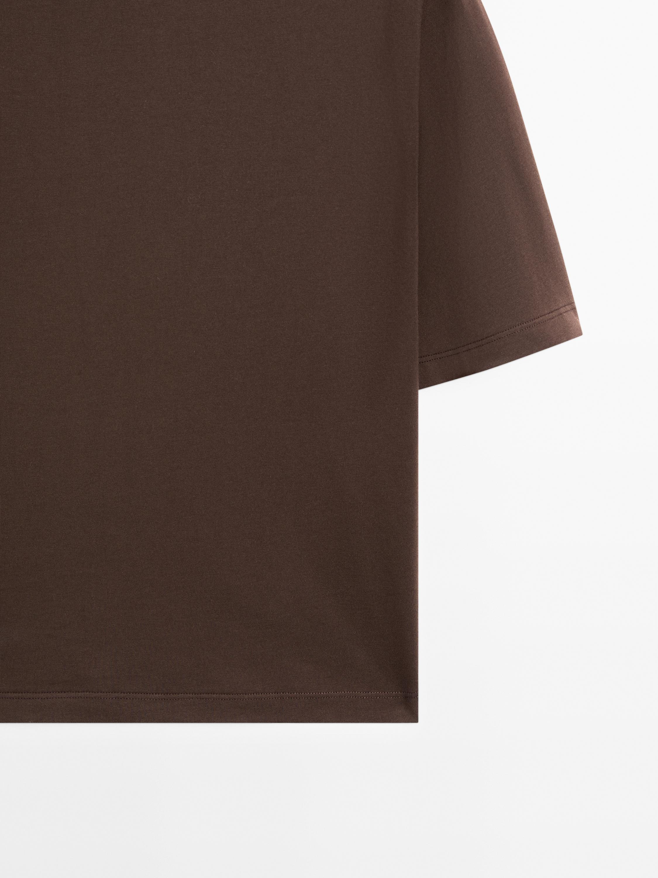 Short sleeve T-shirt with topstitching detail